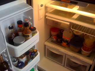 Illustration for article titled Liz Smith Has Gin & Fruit: What's In Your Refrigerator?